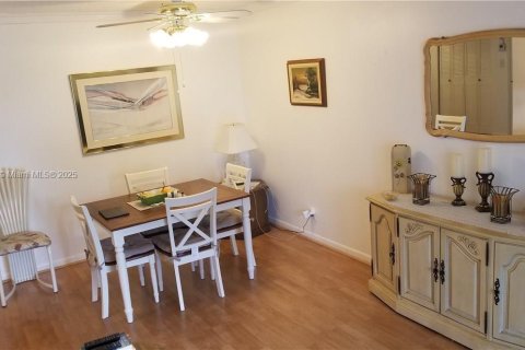 Condominio en venta en Lauderhill, Florida, 1 dormitorio, 75.44 m2 № 1979853 - foto 13