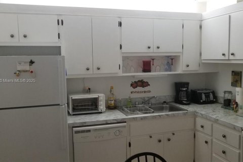 Condominio en venta en Lauderhill, Florida, 1 dormitorio, 75.44 m2 № 1979853 - foto 2
