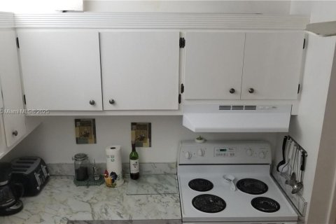 Condominio en venta en Lauderhill, Florida, 1 dormitorio, 75.44 m2 № 1979853 - foto 3