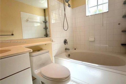 Condo in Sunny Isles Beach, Florida, 1 bedroom  № 2082868 - photo 15