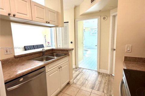 Condo in Sunny Isles Beach, Florida, 1 bedroom  № 2082868 - photo 9