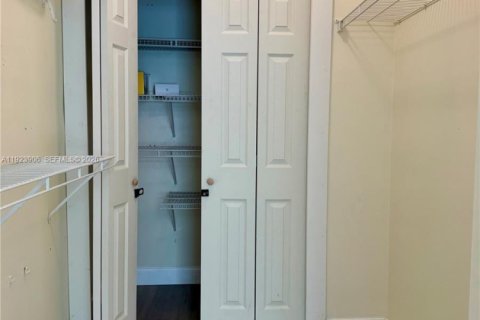 Condo in Sunny Isles Beach, Florida, 1 bedroom  № 2082868 - photo 14