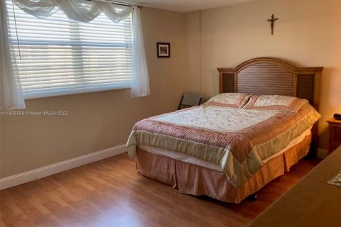 Купить кондоминиум в Дания-Бич, Флорида 2 спальни, 110.55м2, № 1965340 - фото 6