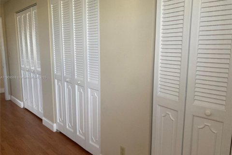 Купить кондоминиум в Дания-Бич, Флорида 2 спальни, 110.55м2, № 1965340 - фото 15