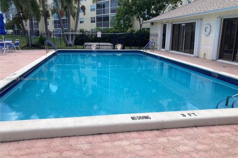 Купить кондоминиум в Дания-Бич, Флорида 2 спальни, 110.55м2, № 1965340 - фото 29