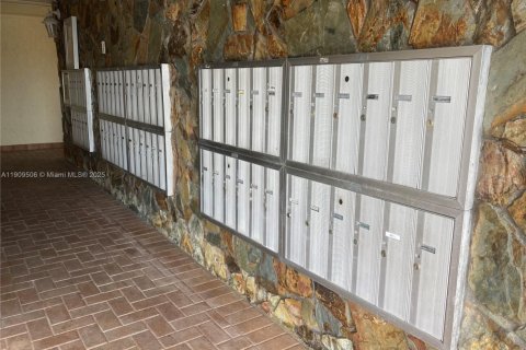 Купить кондоминиум в Дания-Бич, Флорида 2 спальни, 110.55м2, № 1965340 - фото 30