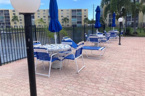 Купить кондоминиум в Дания-Бич, Флорида 2 спальни, 110.55м2, № 1965340 - фото 28