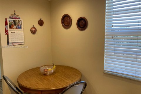 Купить кондоминиум в Дания-Бич, Флорида 2 спальни, 110.55м2, № 1965340 - фото 3