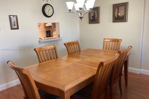 Купить кондоминиум в Дания-Бич, Флорида 2 спальни, 110.55м2, № 1965340 - фото 4