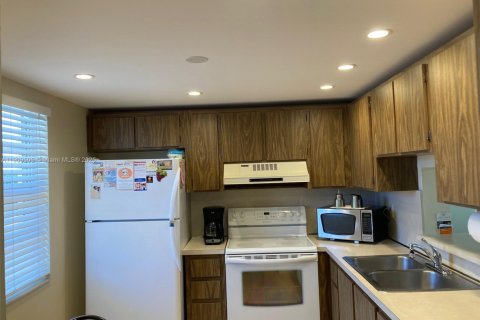 Купить кондоминиум в Дания-Бич, Флорида 2 спальни, 110.55м2, № 1965340 - фото 2