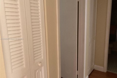 Купить кондоминиум в Дания-Бич, Флорида 2 спальни, 110.55м2, № 1965340 - фото 24