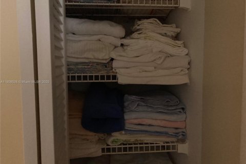 Купить кондоминиум в Дания-Бич, Флорида 2 спальни, 110.55м2, № 1965340 - фото 25