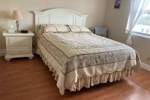 Купить кондоминиум в Дания-Бич, Флорида 2 спальни, 110.55м2, № 1965340 - фото 16