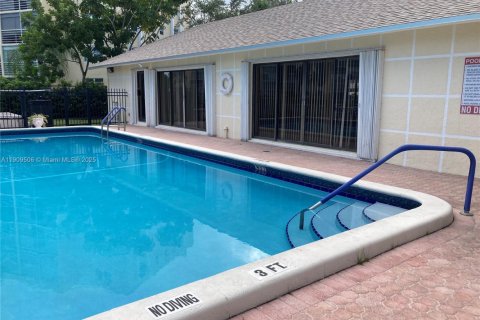 Купить кондоминиум в Дания-Бич, Флорида 2 спальни, 110.55м2, № 1965340 - фото 26