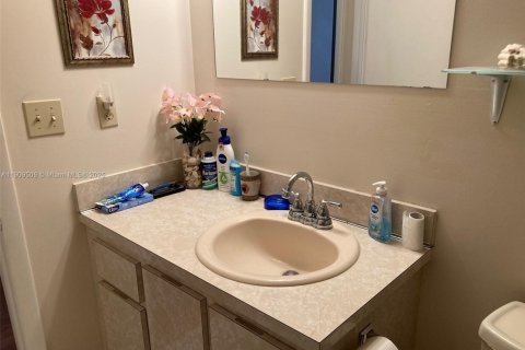 Купить кондоминиум в Дания-Бич, Флорида 2 спальни, 110.55м2, № 1965340 - фото 19