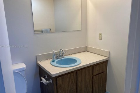 Купить кондоминиум в Дания-Бич, Флорида 2 спальни, 110.55м2, № 1965340 - фото 13