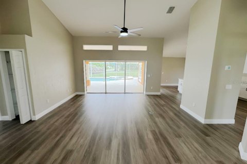 Villa ou maison à vendre à Port Charlotte, Floride: 5 chambres, 221.29 m2 № 2148270 - photo 2