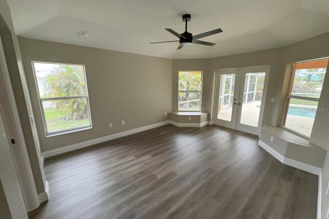 Villa ou maison à vendre à Port Charlotte, Floride: 5 chambres, 221.29 m2 № 2148270 - photo 5