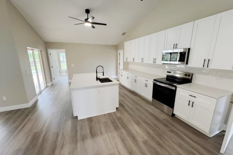 Villa ou maison à vendre à Port Charlotte, Floride: 5 chambres, 221.29 m2 № 2148270 - photo 4