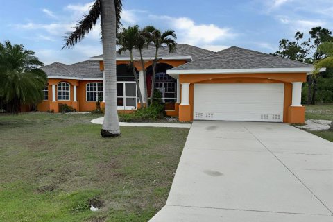 Villa ou maison à Port Charlotte, Floride 5 chambres, 221.29 m2 № 2148270
