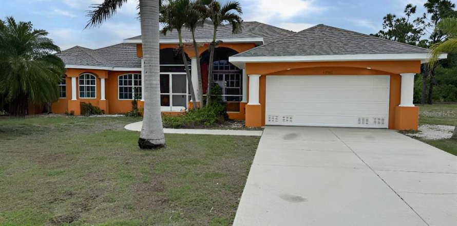 Villa ou maison à Port Charlotte, Floride 5 chambres, 221.29 m2 № 2148270
