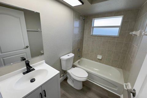 Villa ou maison à vendre à Port Charlotte, Floride: 5 chambres, 221.29 m2 № 2148270 - photo 12