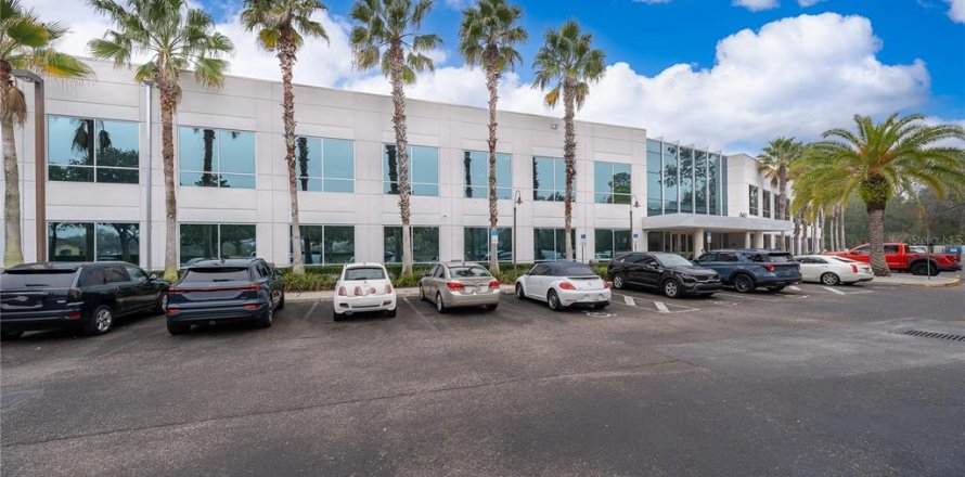 Propiedad comercial en Oviedo, Florida 153.47 m2 № 2135975