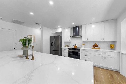 House in Tampa, Florida 4 bedrooms, 233.84 sq.m. № 1789726 - photo 18