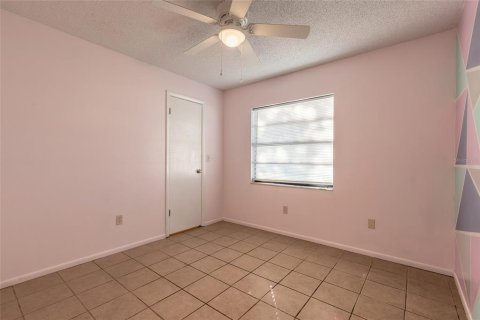 House in Port Orange, Florida 4 bedrooms, 175.59 sq.m. № 2210517 - photo 17