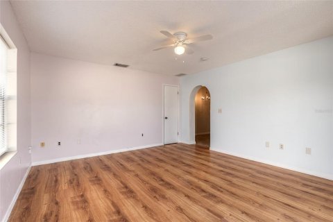House in Port Orange, Florida 4 bedrooms, 175.59 sq.m. № 2210517 - photo 26