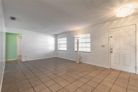 House in Port Orange, Florida 4 bedrooms, 175.59 sq.m. № 2210517 - photo 6