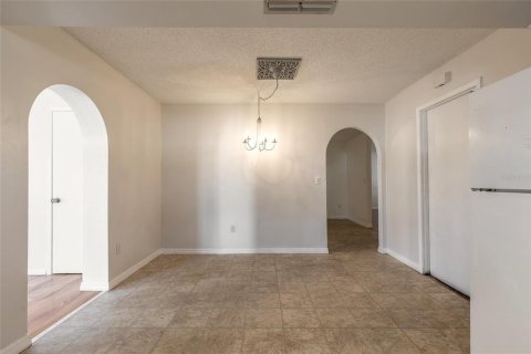 House in Port Orange, Florida 4 bedrooms, 175.59 sq.m. № 2210517 - photo 9