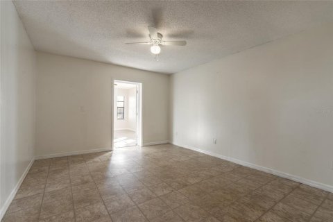 House in Port Orange, Florida 4 bedrooms, 175.59 sq.m. № 2210517 - photo 13