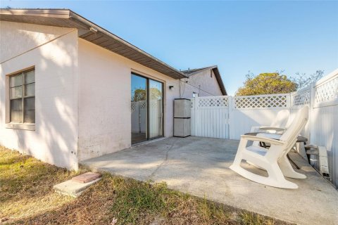 House in Port Orange, Florida 4 bedrooms, 175.59 sq.m. № 2210517 - photo 27