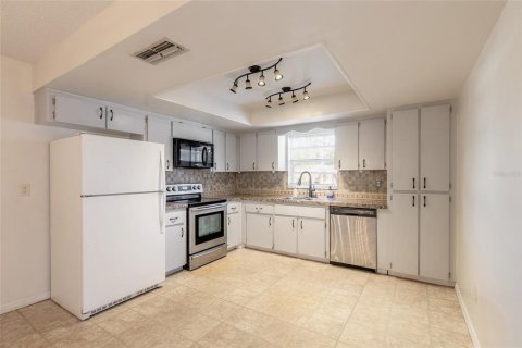 House in Port Orange, Florida 4 bedrooms, 175.59 sq.m. № 2210517 - photo 11
