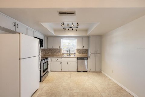 House in Port Orange, Florida 4 bedrooms, 175.59 sq.m. № 2210517 - photo 10
