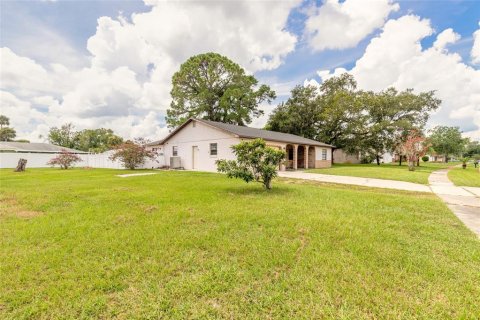 House in Port Orange, Florida 4 bedrooms, 175.59 sq.m. № 2210517 - photo 3