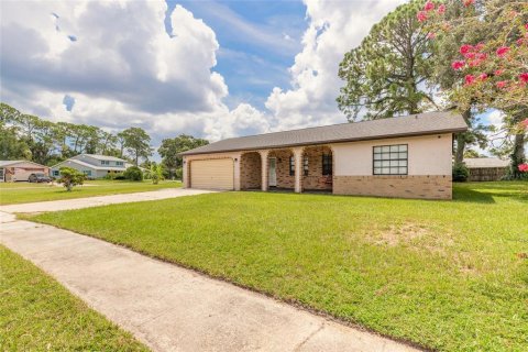 House in Port Orange, Florida 4 bedrooms, 175.59 sq.m. № 2210517 - photo 2