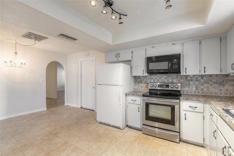 House in Port Orange, Florida 4 bedrooms, 175.59 sq.m. № 2210517 - photo 12