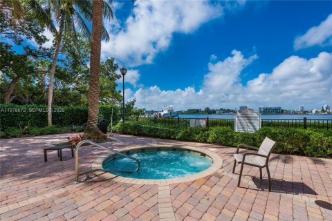 Condominio en venta en Sunny Isles Beach, Florida, 2 dormitorios, 95.13 m2 № 2044563 - foto 25
