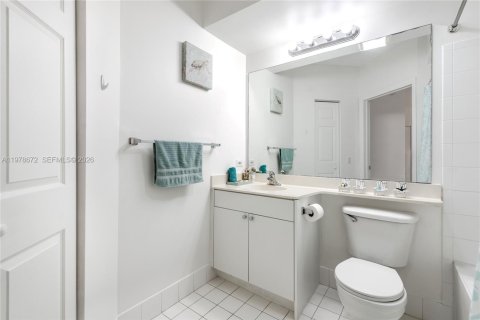 Condominio en venta en Sunny Isles Beach, Florida, 2 dormitorios, 95.13 m2 № 2044563 - foto 19