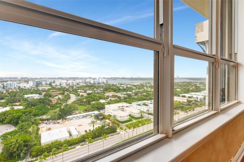 Condominio en venta en Bal Harbour, Florida, 3 dormitorios, 184.88 m2 № 1727156 - foto 21