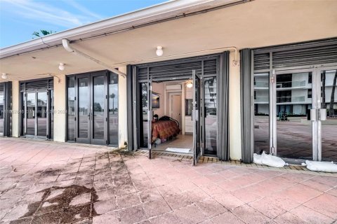 Condominio en venta en Bal Harbour, Florida, 3 dormitorios, 184.88 m2 № 1727156 - foto 28