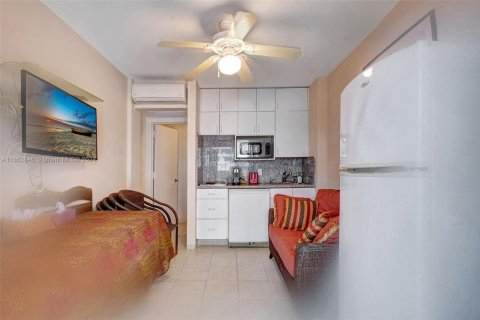 Condominio en venta en Bal Harbour, Florida, 3 dormitorios, 184.88 m2 № 1727156 - foto 26