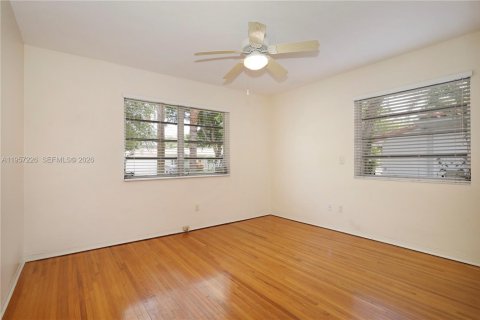 Снять в аренду виллу или дом в Корал-Гейблс, Флорида 2 спальни, 133.13м2, № 2023563 - фото 20