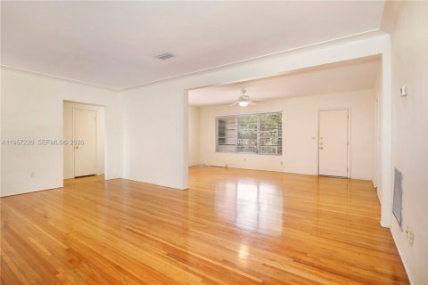 Снять в аренду виллу или дом в Корал-Гейблс, Флорида 2 спальни, 133.13м2, № 2023563 - фото 8