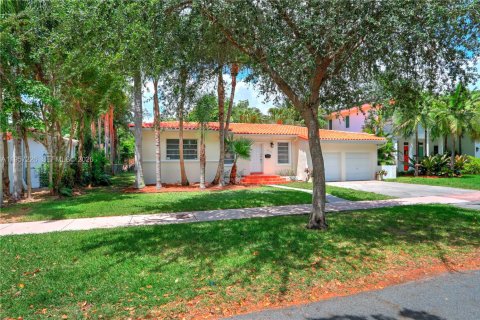 Снять в аренду виллу или дом в Корал-Гейблс, Флорида 2 спальни, 133.13м2, № 2023563 - фото 4