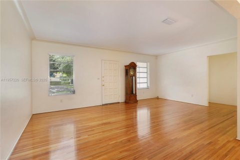 Снять в аренду виллу или дом в Корал-Гейблс, Флорида 2 спальни, 133.13м2, № 2023563 - фото 11