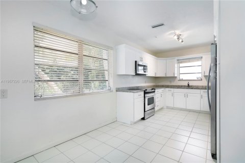 Снять в аренду виллу или дом в Корал-Гейблс, Флорида 2 спальни, 133.13м2, № 2023563 - фото 16