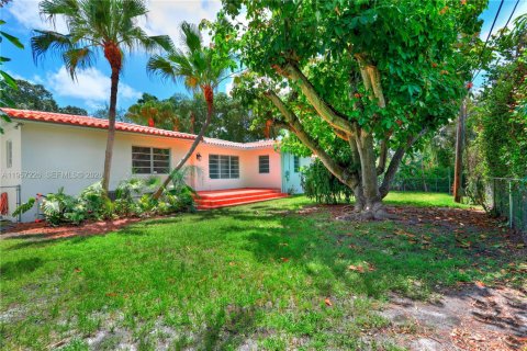 Снять в аренду виллу или дом в Корал-Гейблс, Флорида 2 спальни, 133.13м2, № 2023563 - фото 27